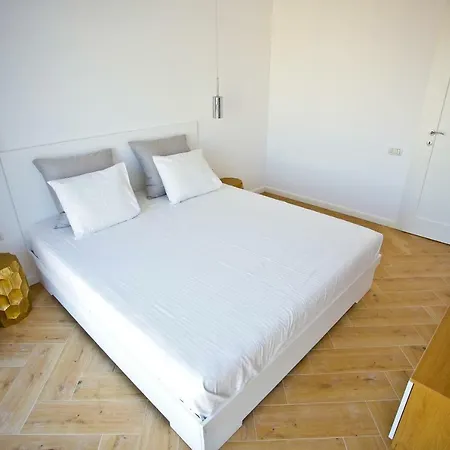 Ale's In The Center Apartment