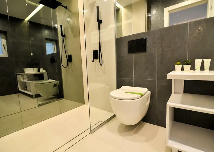 Ale's In The Center Bukarest