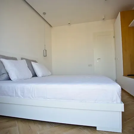 Ale's In The Center *