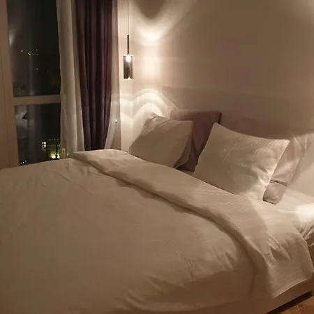 Ale's In The Center Bukurešť